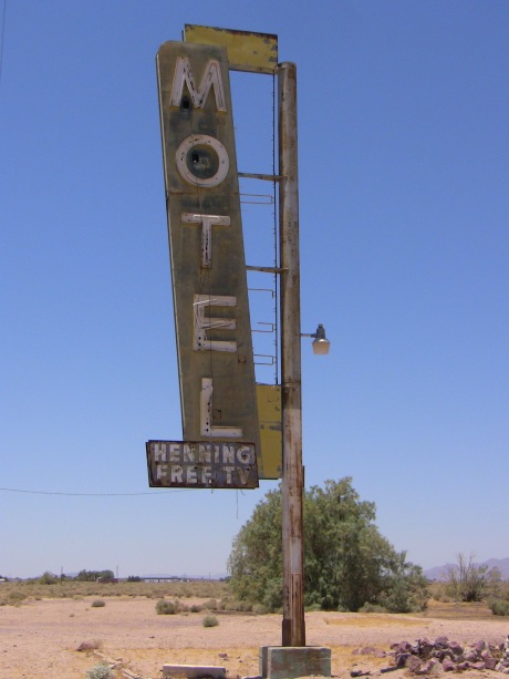 Very cool looking Henning Motel.  You need a spot for a slasher flick...look no further.